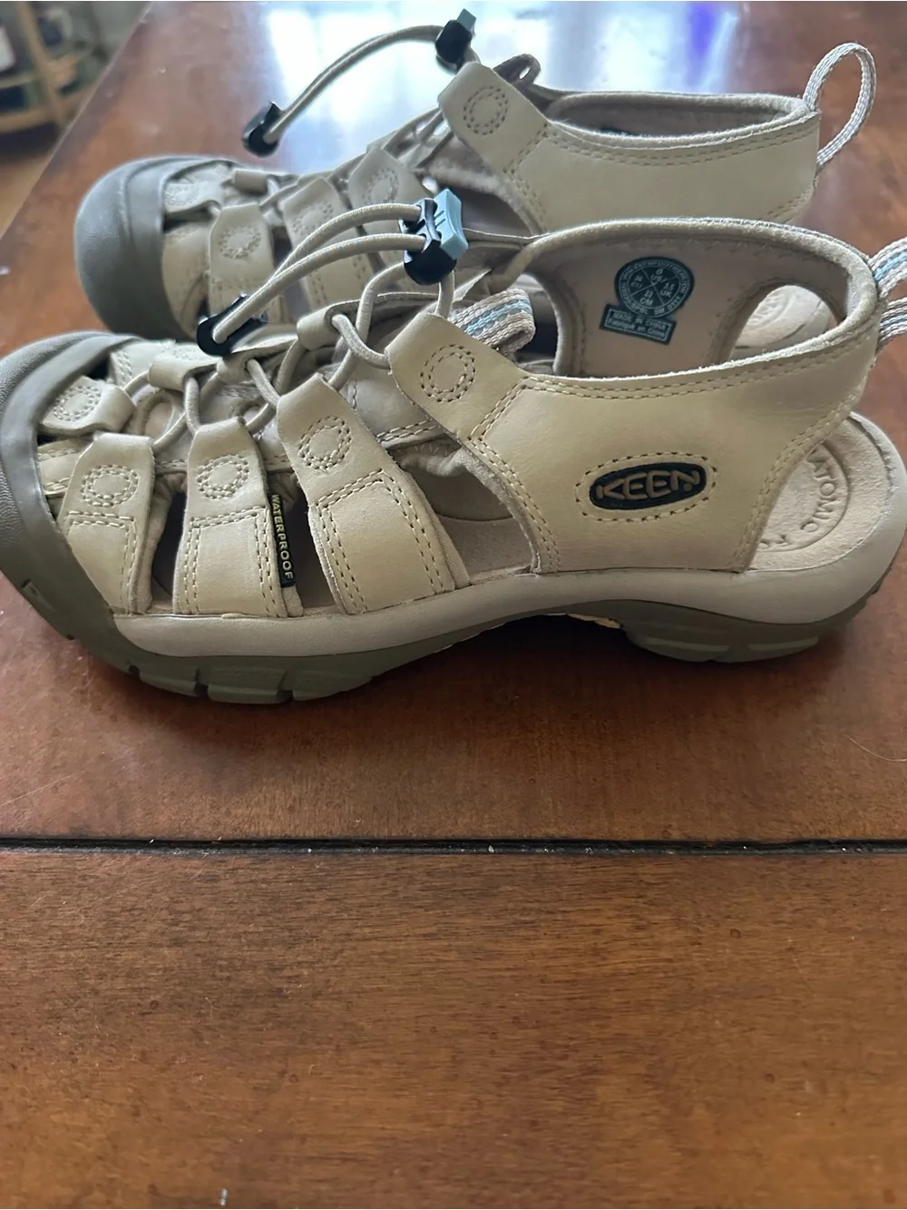 KEEN Newport HR Sandals Beige Women’s Size 6 Excellent condition
